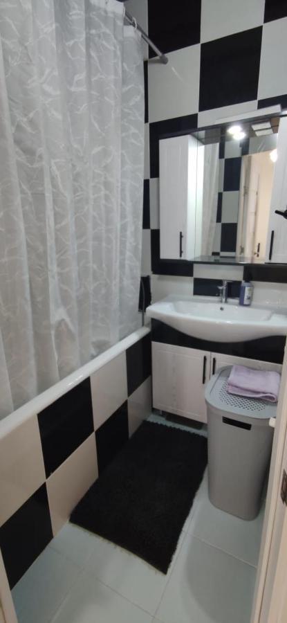 One Room With A Shared Bathroom Kischinau Exterior foto